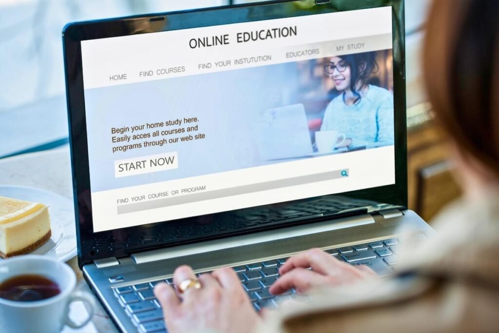 como crear una página web para una institución educativa gratis